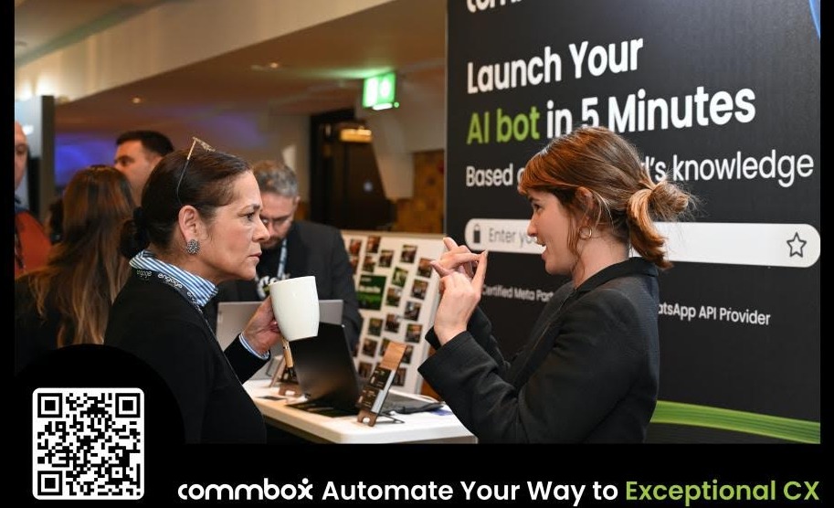  Vered Shani speaks to an attendee at the October 2023 UK Engage Summit